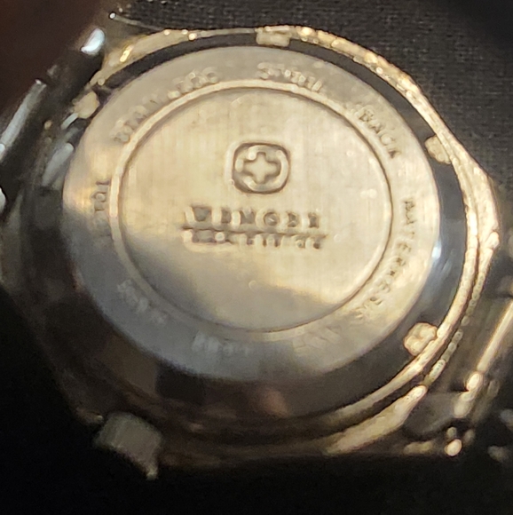 Vintage Wenger SAK Design Womens Watch - Picture 4 of 6